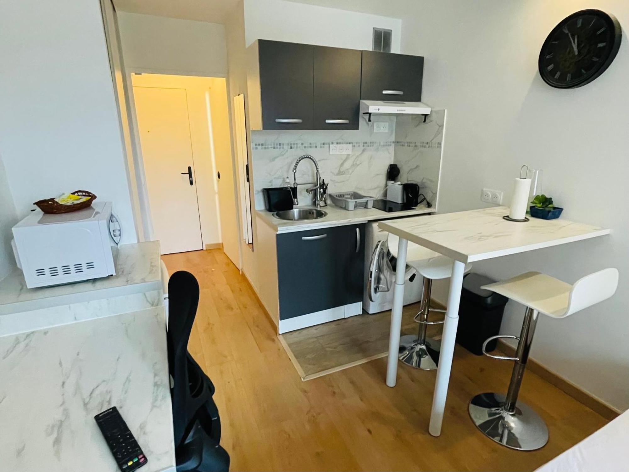 Exclusive Private Apartment By Warilco - Pleyel 25 M2 - A 1 Minute De La Station Metro Carrefour Pleyel Saint-Denis-en-Margeride Exterior foto